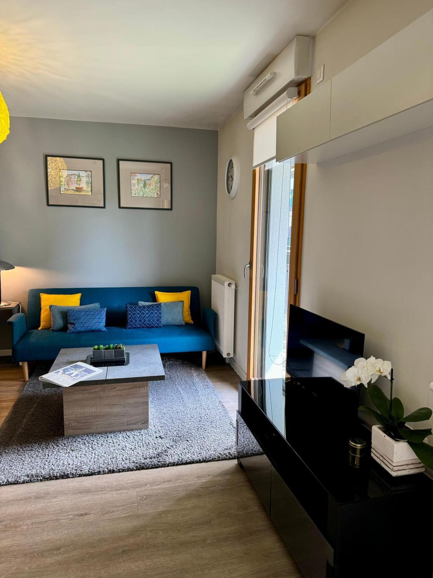 2 Adultes 2 Enfants Parcs Disneyland Paris *